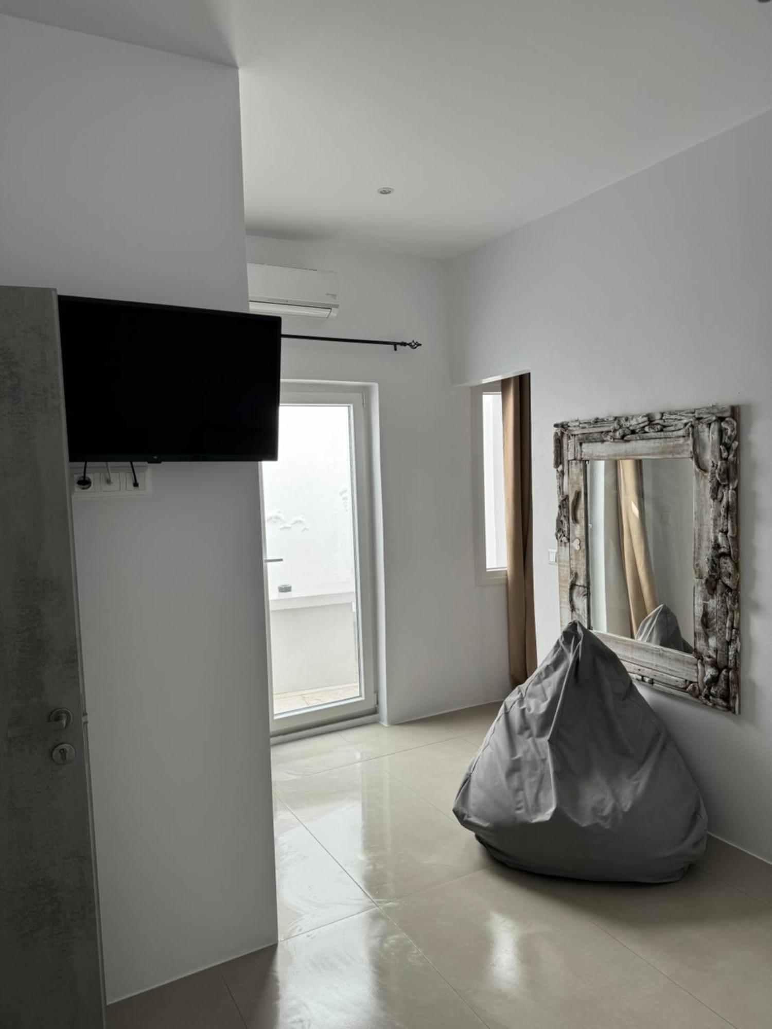 Madaky Hotel Náusza Kültér fotó