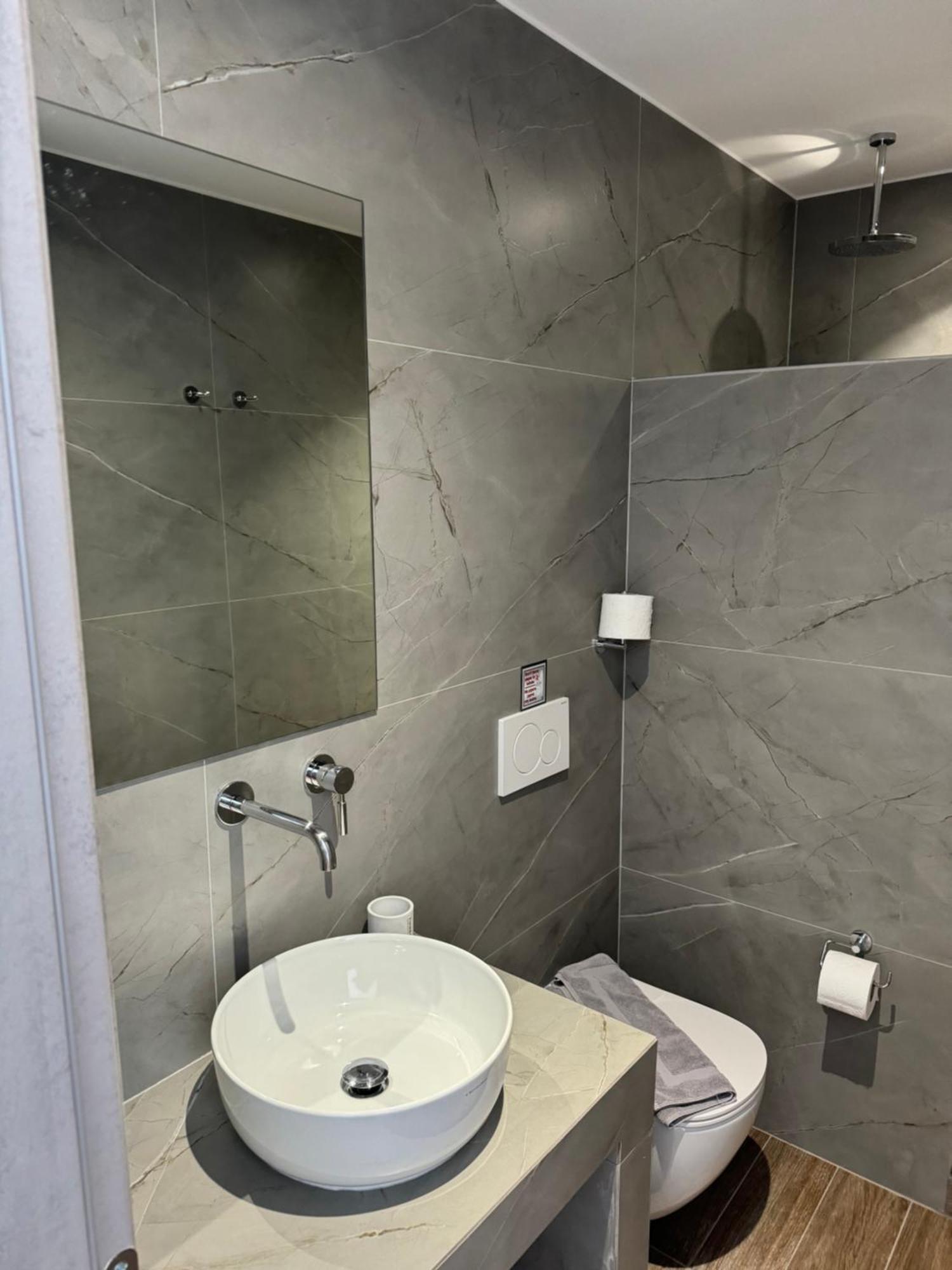Madaky Hotel Náusza Kültér fotó
